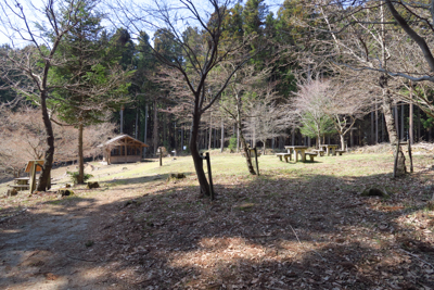 山頂でのんびりすることもなく、...