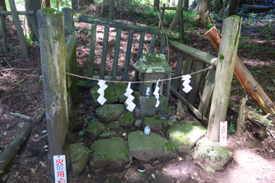 食事を終えて、南山に向かいます...