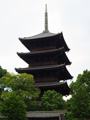 東寺の近くに予約していた駐車場...