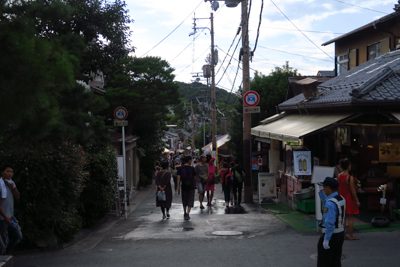 銀閣寺の参道。...