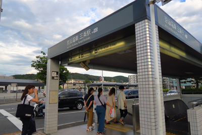 京阪電車の三条駅到着。...