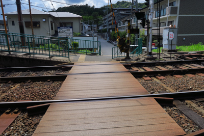 さて、地図で見て一番近い駅で降...