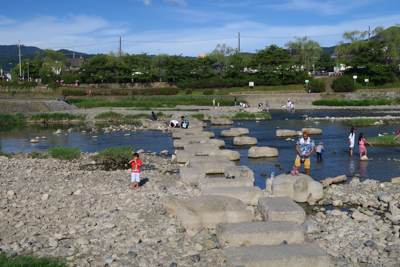 渡って来たところを振り返る。...