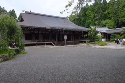 ふ〜、なんとか入れた。西方寺。...