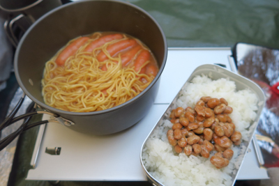 いただきます。　日本人の朝食は...