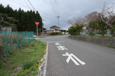 道なりにあるいて、分岐のところ...